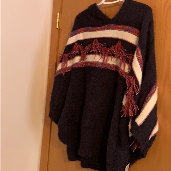 Oversized fuzzy poncho - Picture 1 of 5